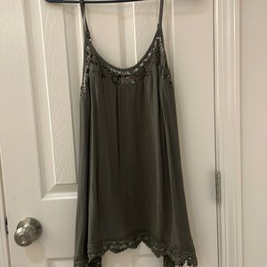 Mossimo tank with lace at top and bottom